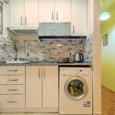 Central Flat With Balcony 700 M To Taksim Square